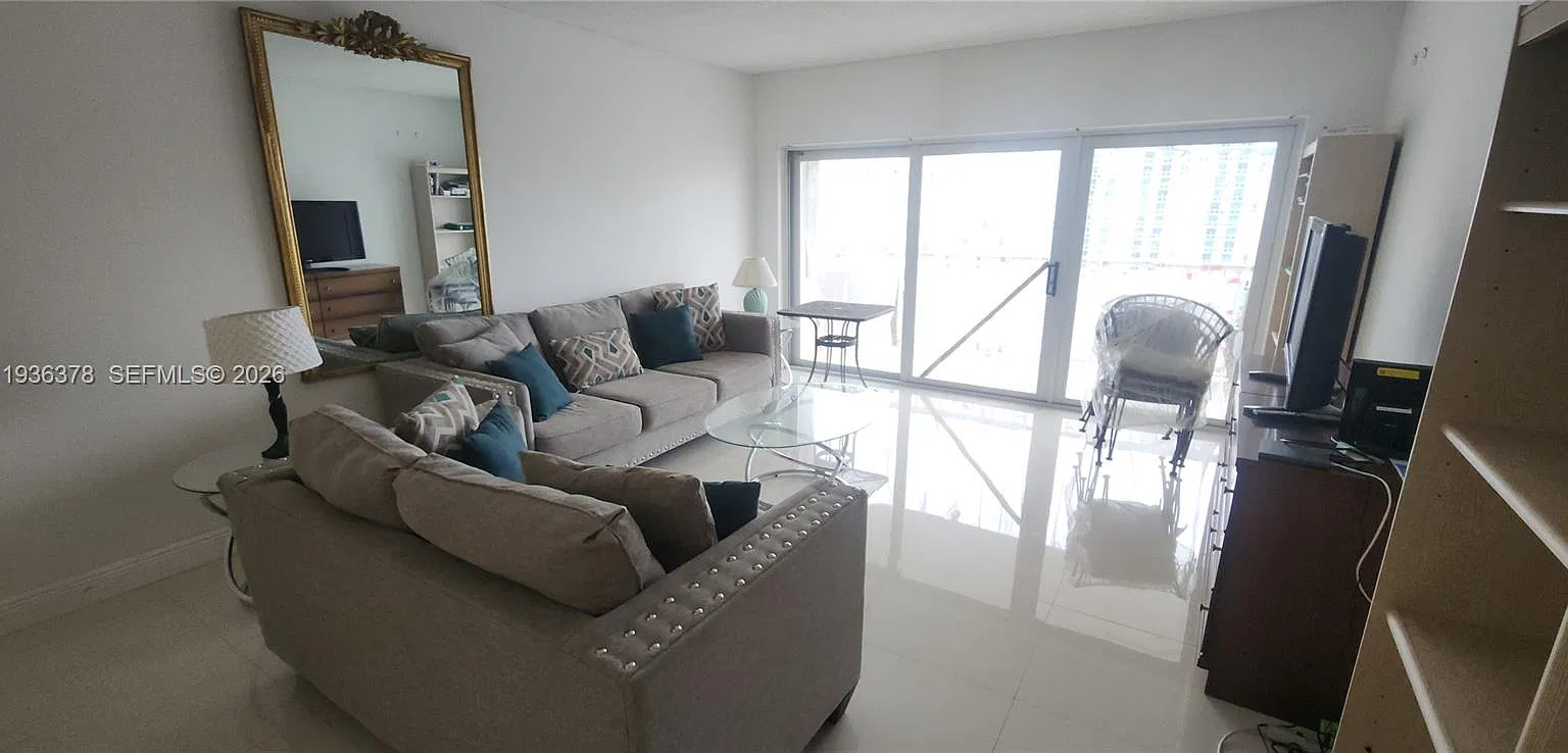 2 bed, 1380 sqft, $2,500 — Photo 4