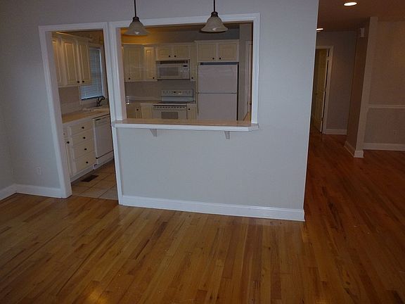 5th image of 203 Pine Bark Dr