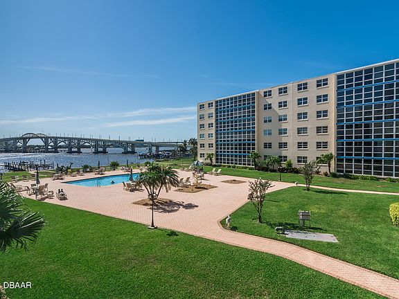 3rd image of 1224 S Peninsula Dr APT 208