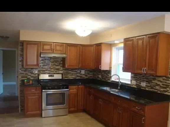 4th image of 14510 S Bensley Ave