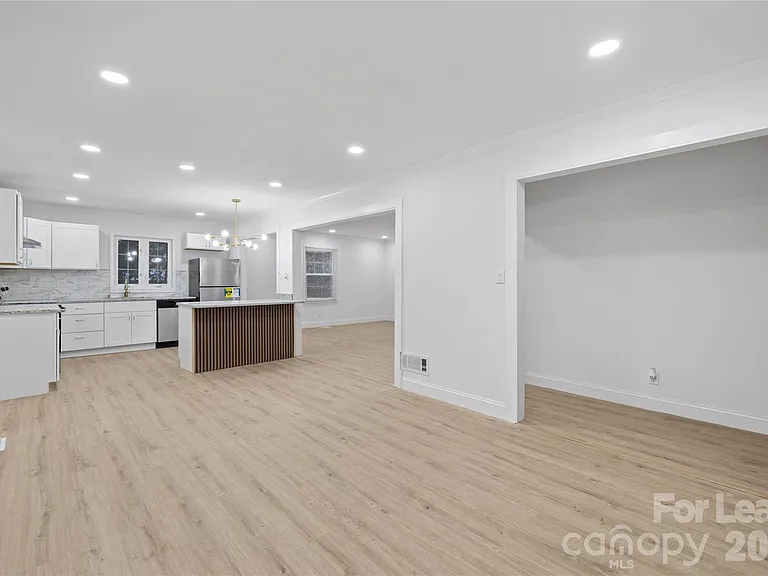 631 Townsend Ave — Photo 13