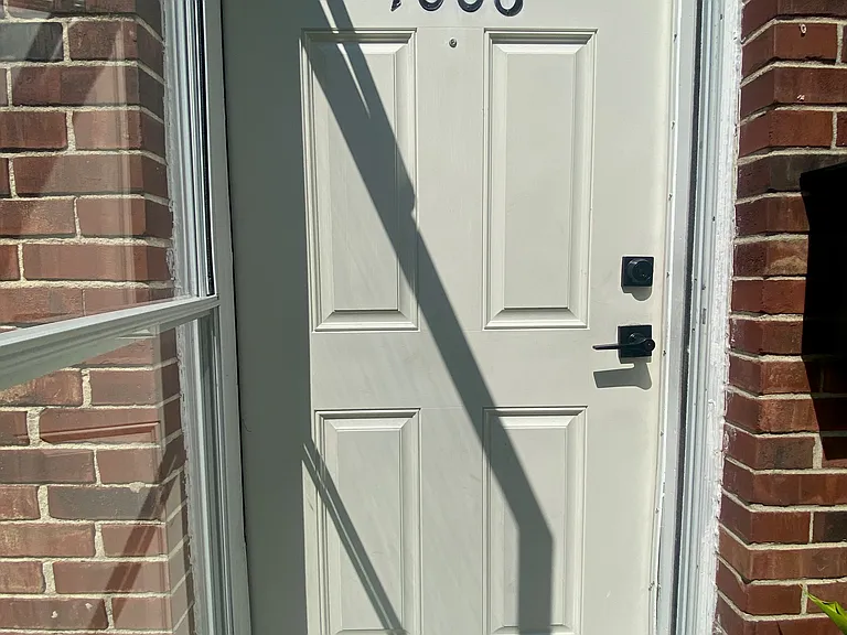 1006 Middleton Pl — Photo 3