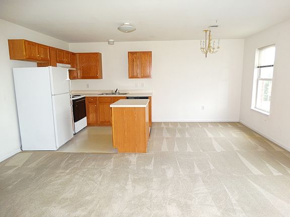Kitchen & Dining Area