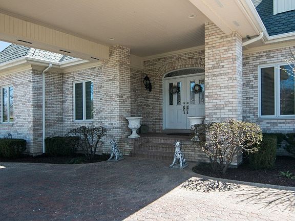 3rd image of 1669 Lancaster Ln