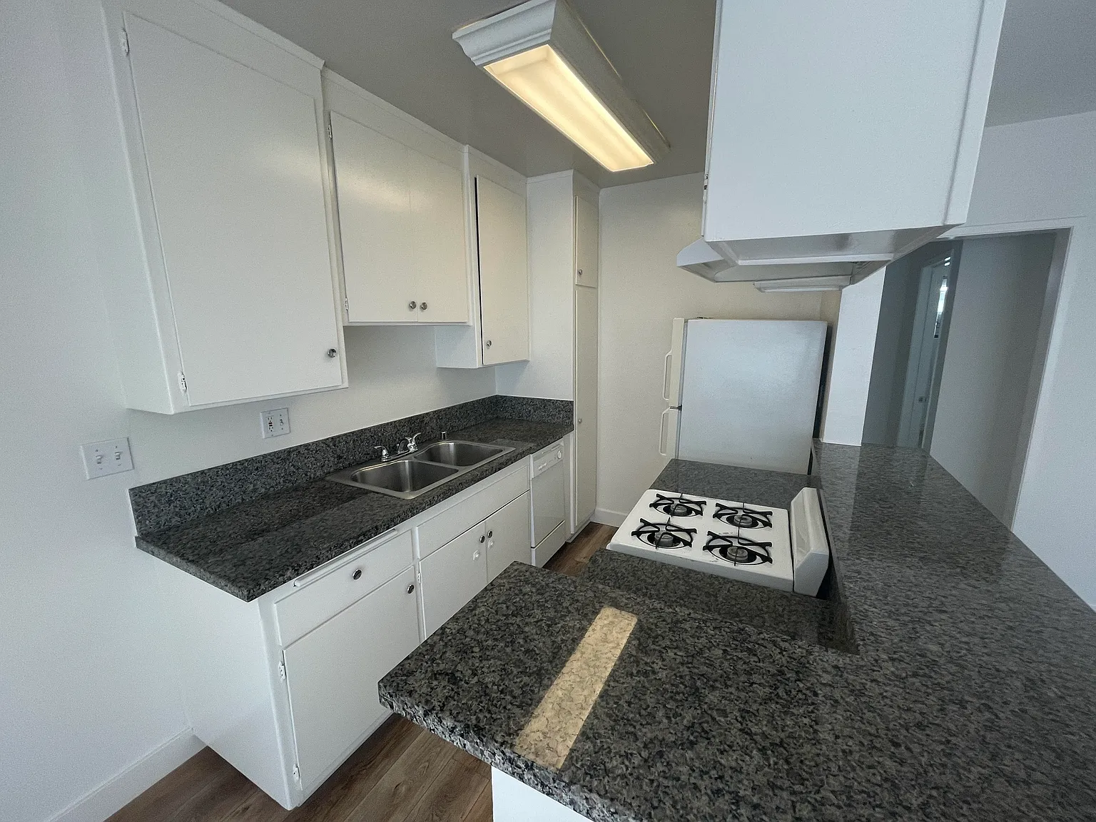 1 bed, 650 sqft, $2,195 — Photo 3