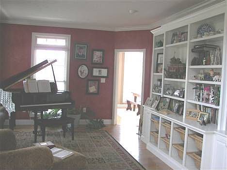 2nd image of 4139 Carnation Dr