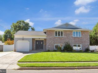 209 Countryside Ln, Mount Laurel, NJ 08054