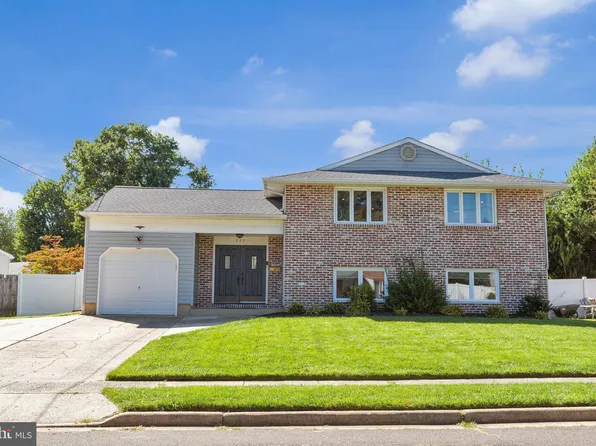 209 Countryside Ln, Mount Laurel, NJ 08054