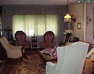 3rd image of 988 Rosealee Ave