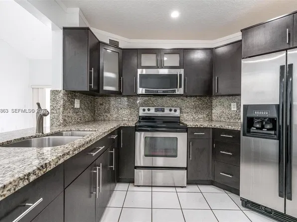 9411 Fontainebleau Blvd APT 213-25, Miami, FL 33172