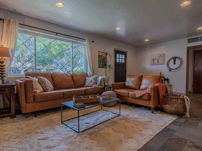 7043 E Moreland St — Photo 3