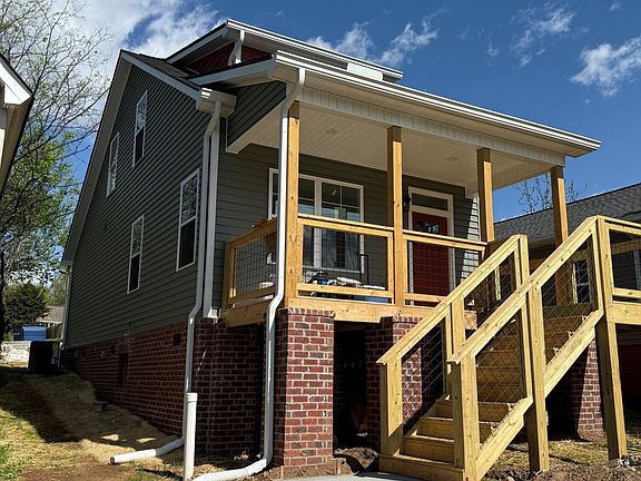 2nd image of 125 E Oldham Ave