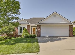 212 Winchester Cir, Council Bluffs, IA 51503