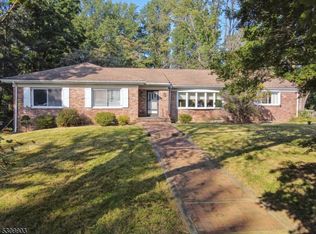 12 Yardley Rd, Mendham, NJ 07945
