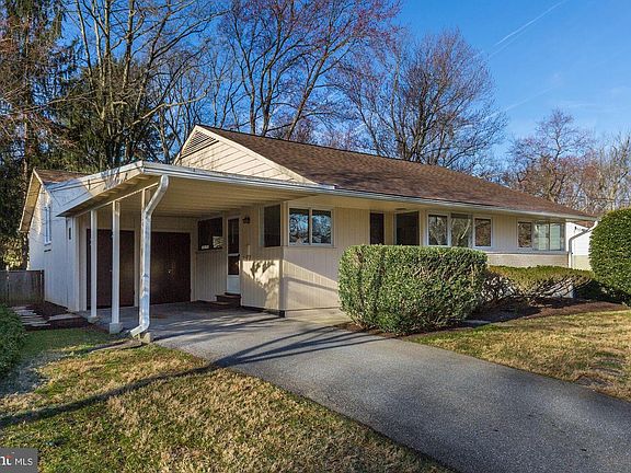 2nd image of 10113 Parkwood Ter