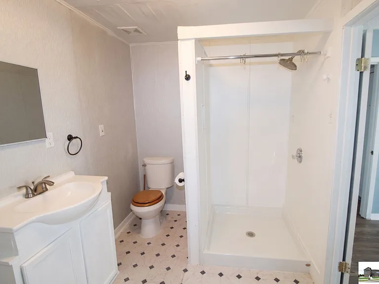 409 Short Ave — Photo 12