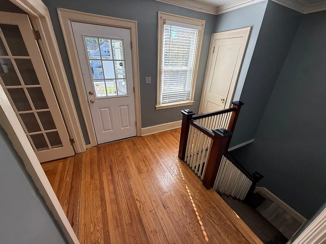 3 bed, 1.0 bath, 1680 sqft, $2,300 — Photo 2
