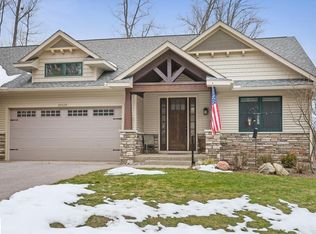 10029 E Sapphire Cir, Traverse City, MI 49684