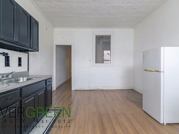 3rd image of 256 Melrose St #3A