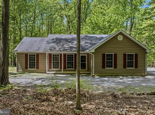 196 Flagstone Ln, Berkeley Springs, WV 25411