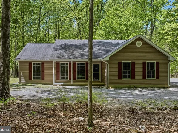 196 Flagstone Ln, Berkeley Springs, WV 25411