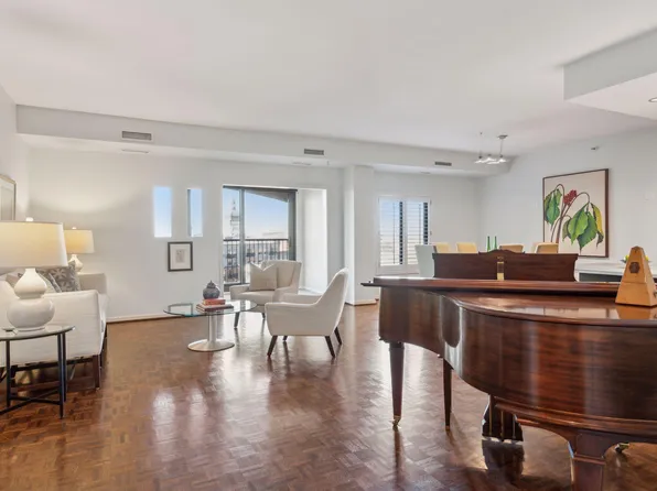 1235 Yale Pl APT 702, Minneapolis, MN 55403