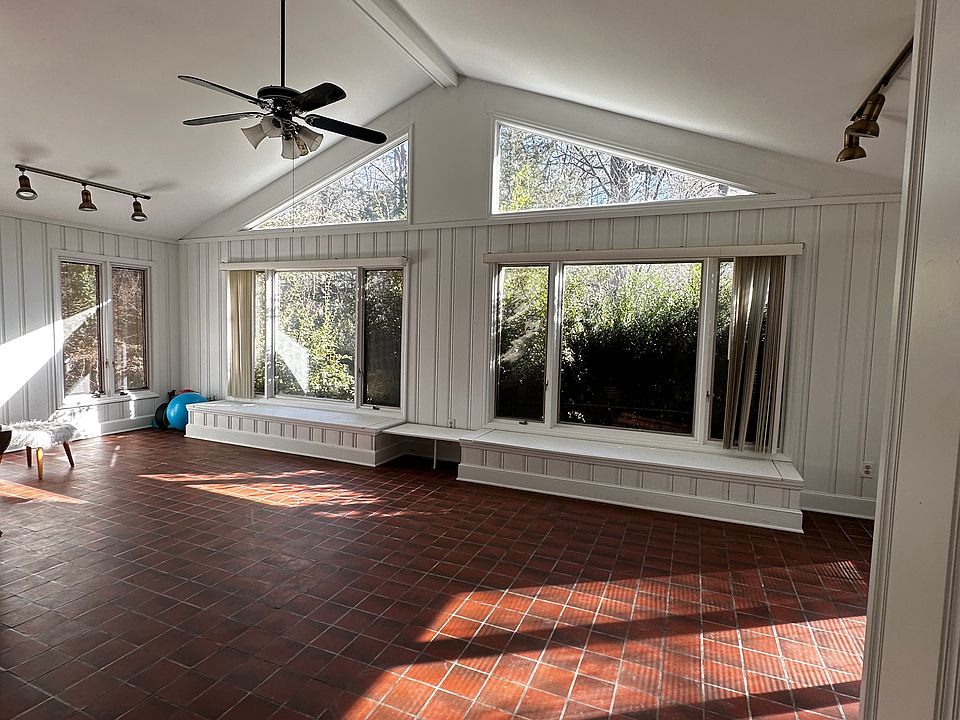 1st image of 41 N Circle Dr