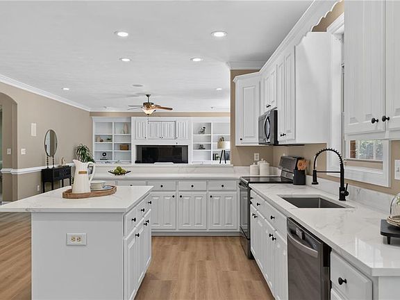 2nd image of 129 Greengable Way