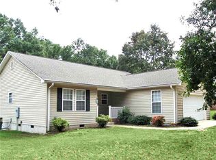 305 Saint James Dr, Spartanburg, SC 29301