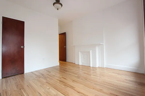 Rented by Dynamik Realty | media 27