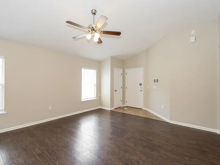 3978 Cedar Bluff Ln — Photo 4