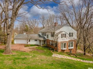 2865 Hickory Hills Ln, Bettendorf, IA 52722