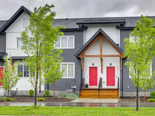 44 W Creekside Blvd SW, Calgary, AB T2X 4P3