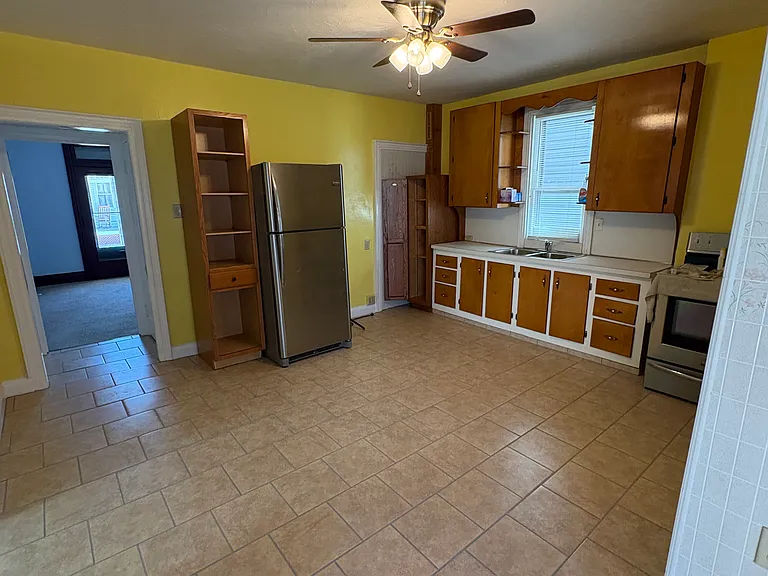 258 Locust St #1 — Photo 6