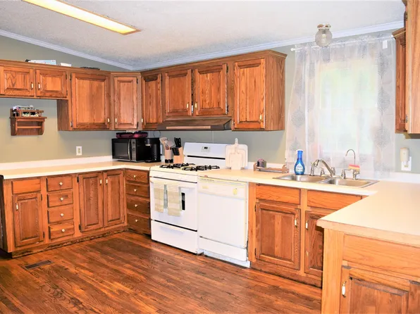 10553 Lincoln Lake Ave NE, Greenville, MI 48838