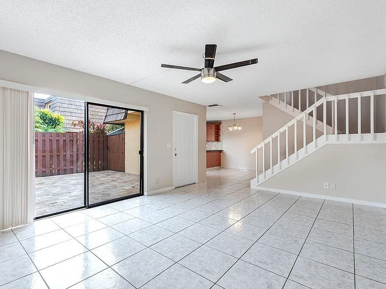 941 Springdale Cir — Photo 12