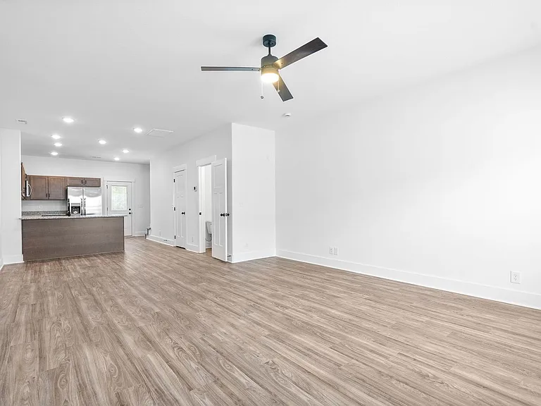 305 Front Ridge Cir — Photo 4