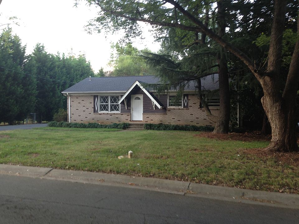 Front of the house from Enfield.  Driveway is on the left of the house