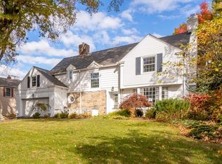 3133 Somerset Dr, Shaker Heights, OH 44122