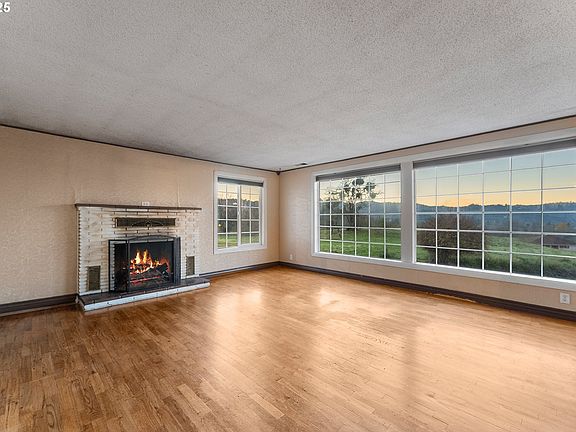 4th image of 1183 W Lookingglass Rd