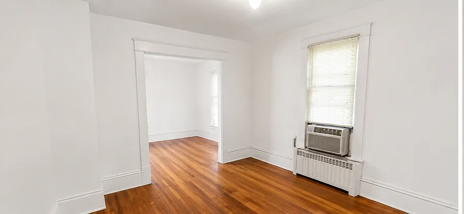 3 bed, 1040 sqft, $2,080 — Photo 3
