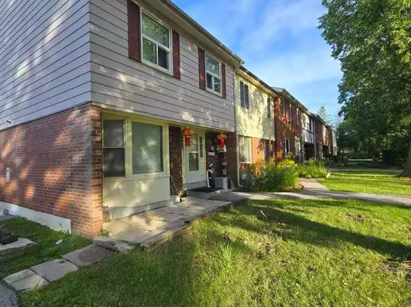 1500 Sandhurst Cir #24, Toronto, ON M1V 1C7