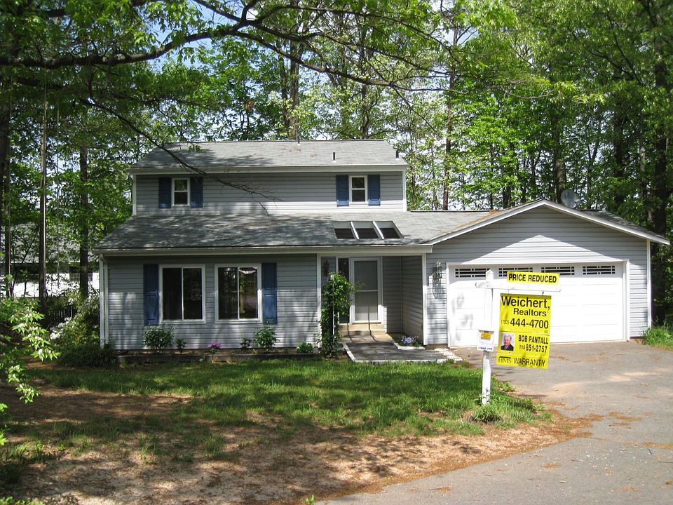 Wooded site, flowering landscaping