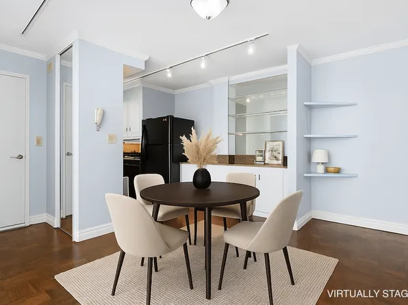 301 East 22nd Street image 4 of 21