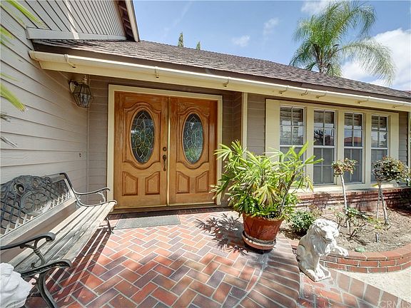 3rd image of 7829 Poinsettia Dr