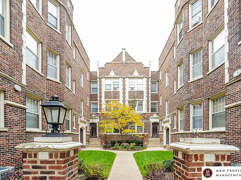 1002 North Boulevard — Photo 4
