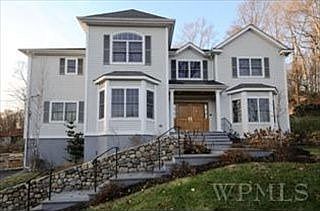 5th image of 160 Purdy Ave