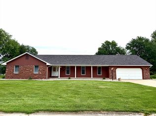 1506 N Meadowbrook Dr, Robinson, IL 62454