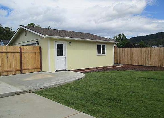 Detached garage & backyard