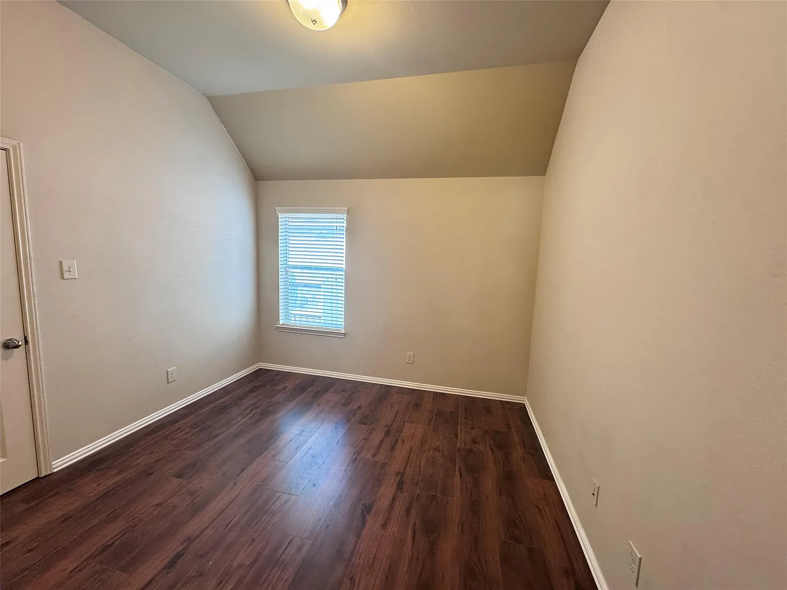 4 bed, 2.0 bath, 2605 sqft, $2,400 — Photo 4
